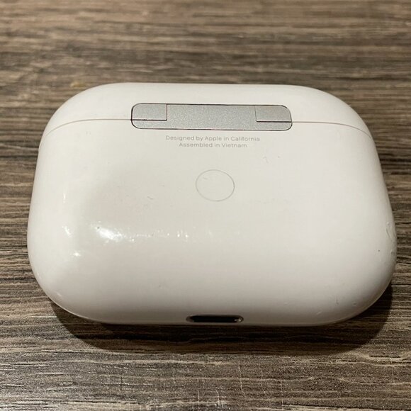 AirPods Pro (1st Gen) – Right Earbud, Wireless Charging Case (A2190) + charger - Picture 3 of 5